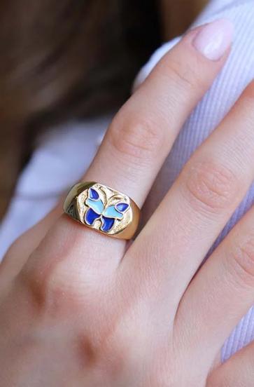 Elegants gredzens ar tauriņa motīvu, zilā krāsā