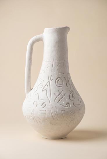 Rokām darināts keramikas krūka ar detaļām